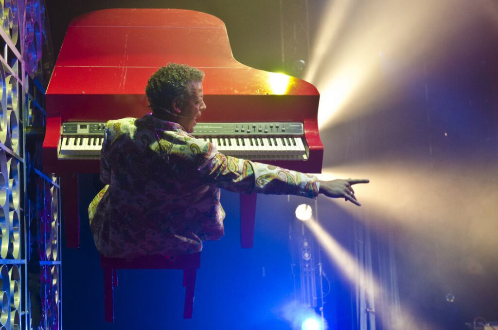 Flying Piano Show